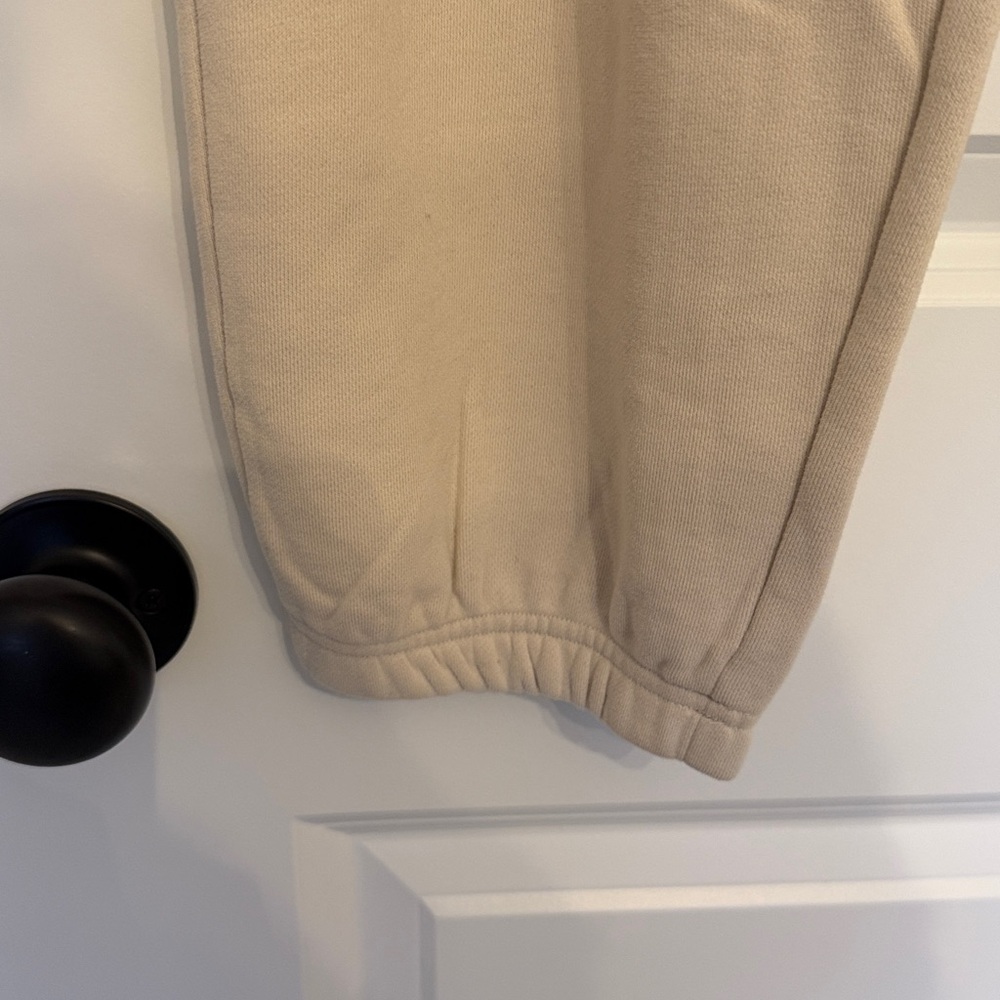 Vuori pants in size extra large - Picture 4 of 12
